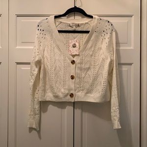 Cute shrug. Great for use as a cover up or alone.